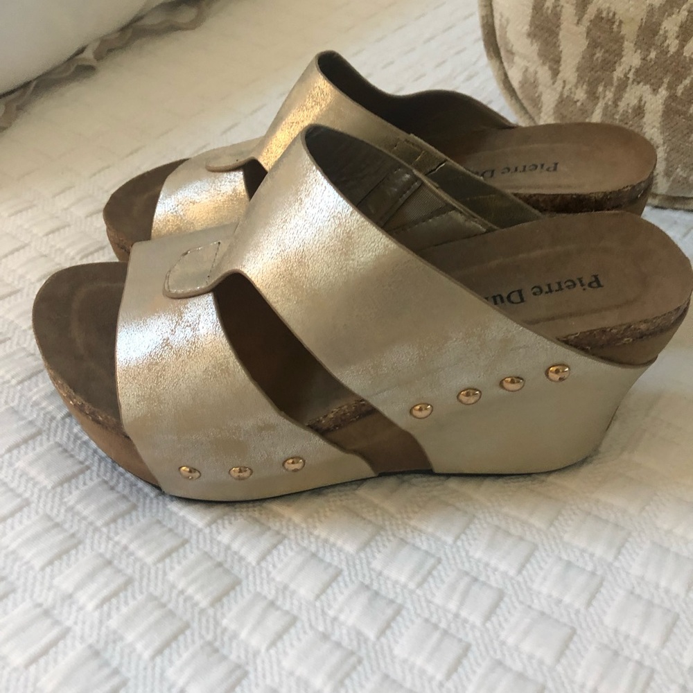 Pierre Dumas Champagne Gold Wedge